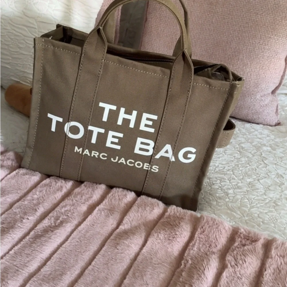 DO NOT BUY Marc Jacobs Brown Tote Bag listing for yazzy - Picture 2 of 9